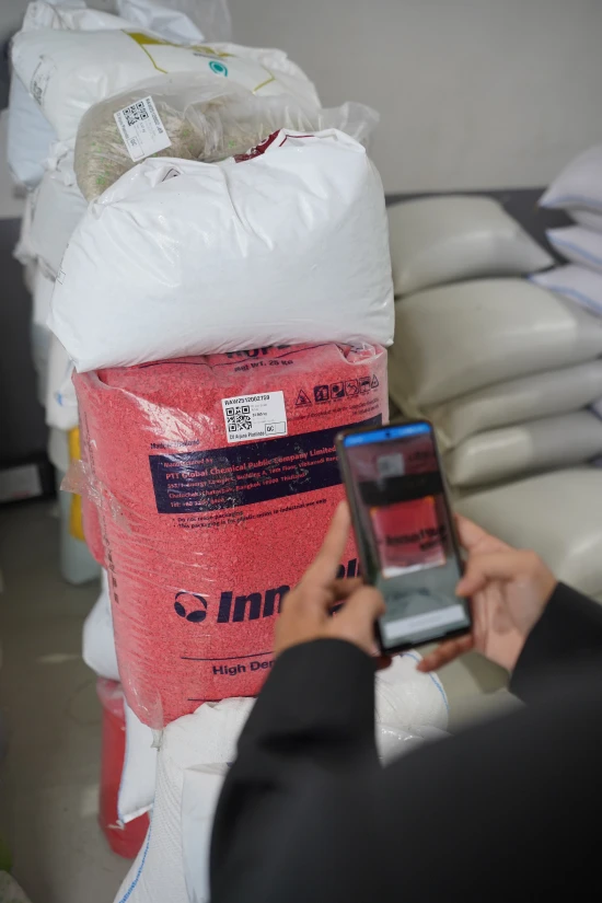 Studi Kasus LeapFactor: Tekan HPP Material 8% di CV Arjuna Plastik